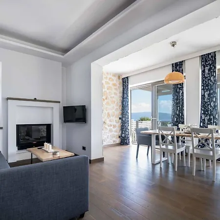Lefkidio Villa *